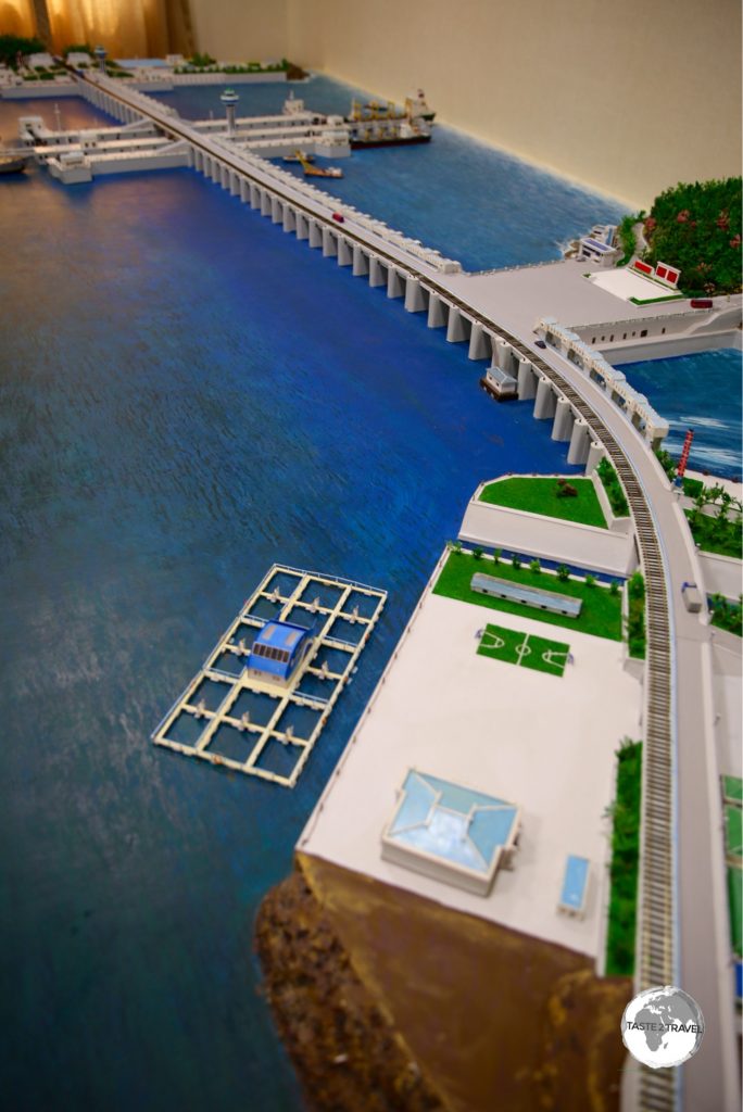 Model of the West Sea Barrage at the visitors centre.