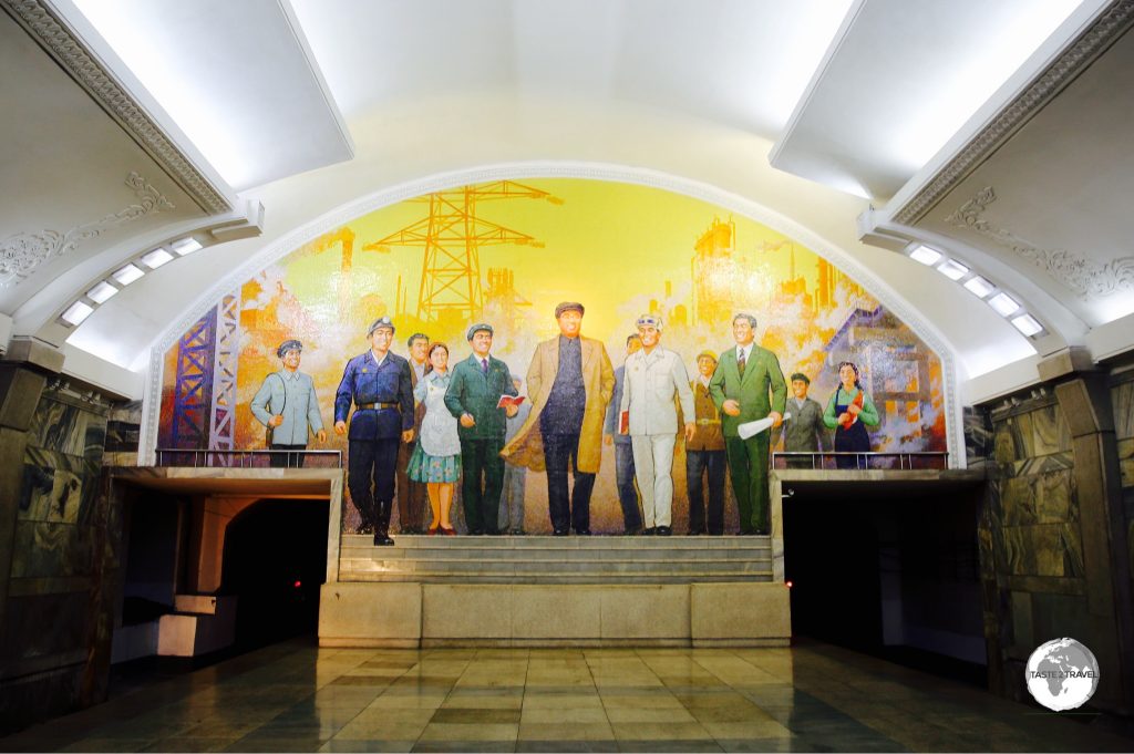 Puhung Station features a mural entitled The Great Leader Kim Il-Sung Among Workers.