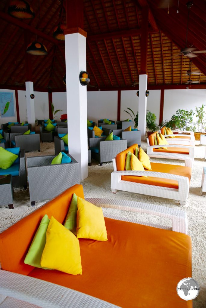 Comfortable lounges line the sand floor of the Boashi Bar.