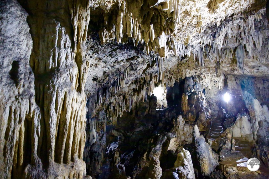 'Anahulu Cave features soaring limestone caverns and lots of bats and swiflets.