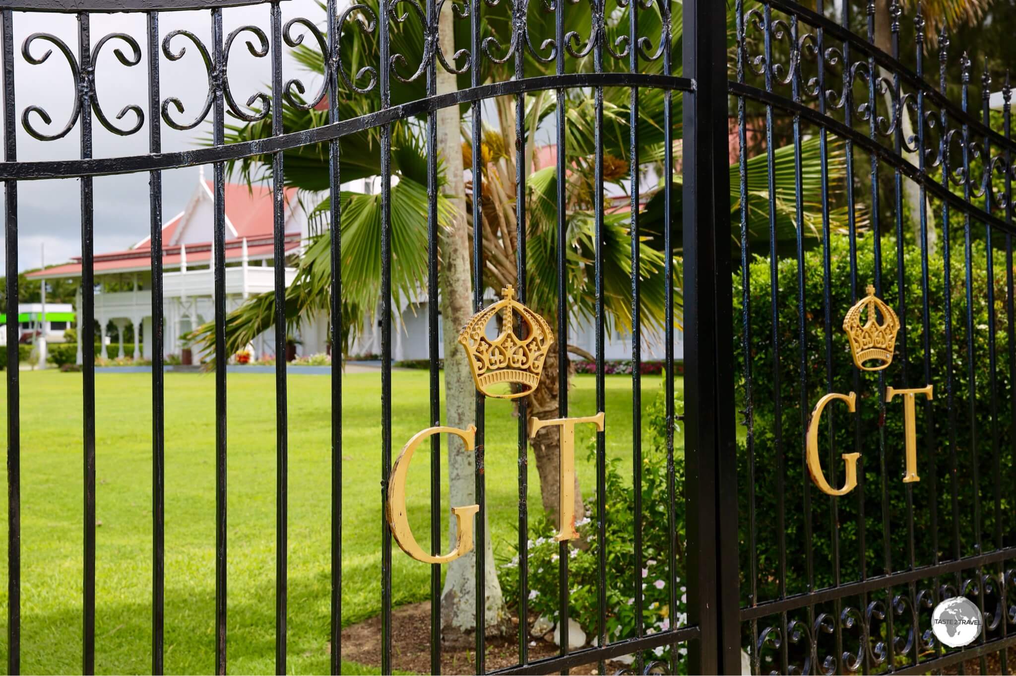 The best view of the Royal palace is through the Palace gates.