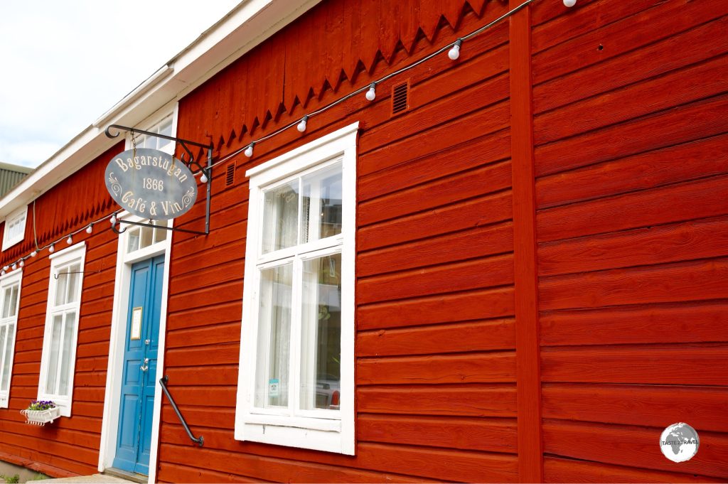 Exterior of Bagarstugan café in Mariehamn.