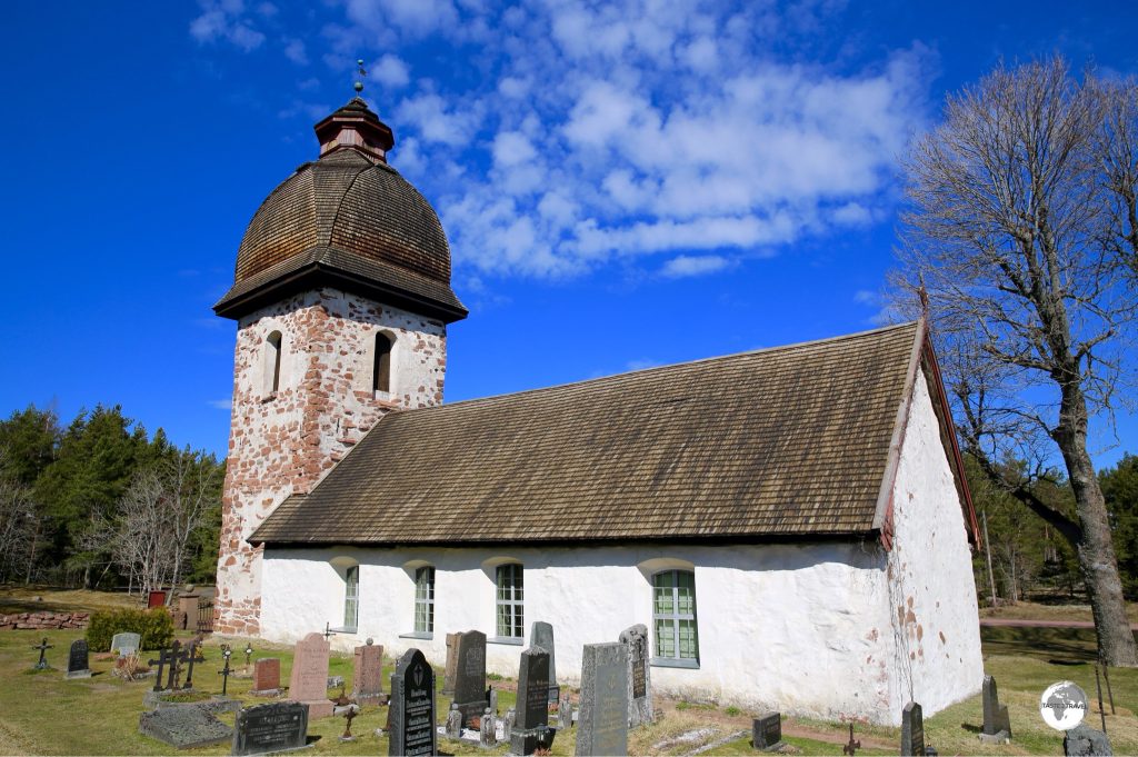 The medieval-era Vårdö church.