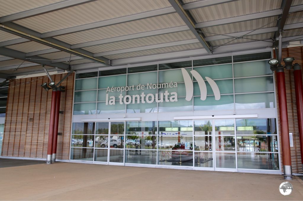 Located in the countryside, 50 km north of Noumea, the very quiet La Tontouta airport handles just a few international flights each day.