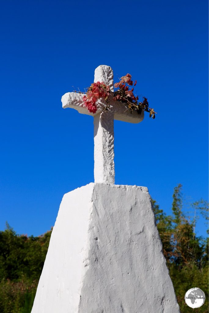 A roadside gravestone on La Grand Terre.