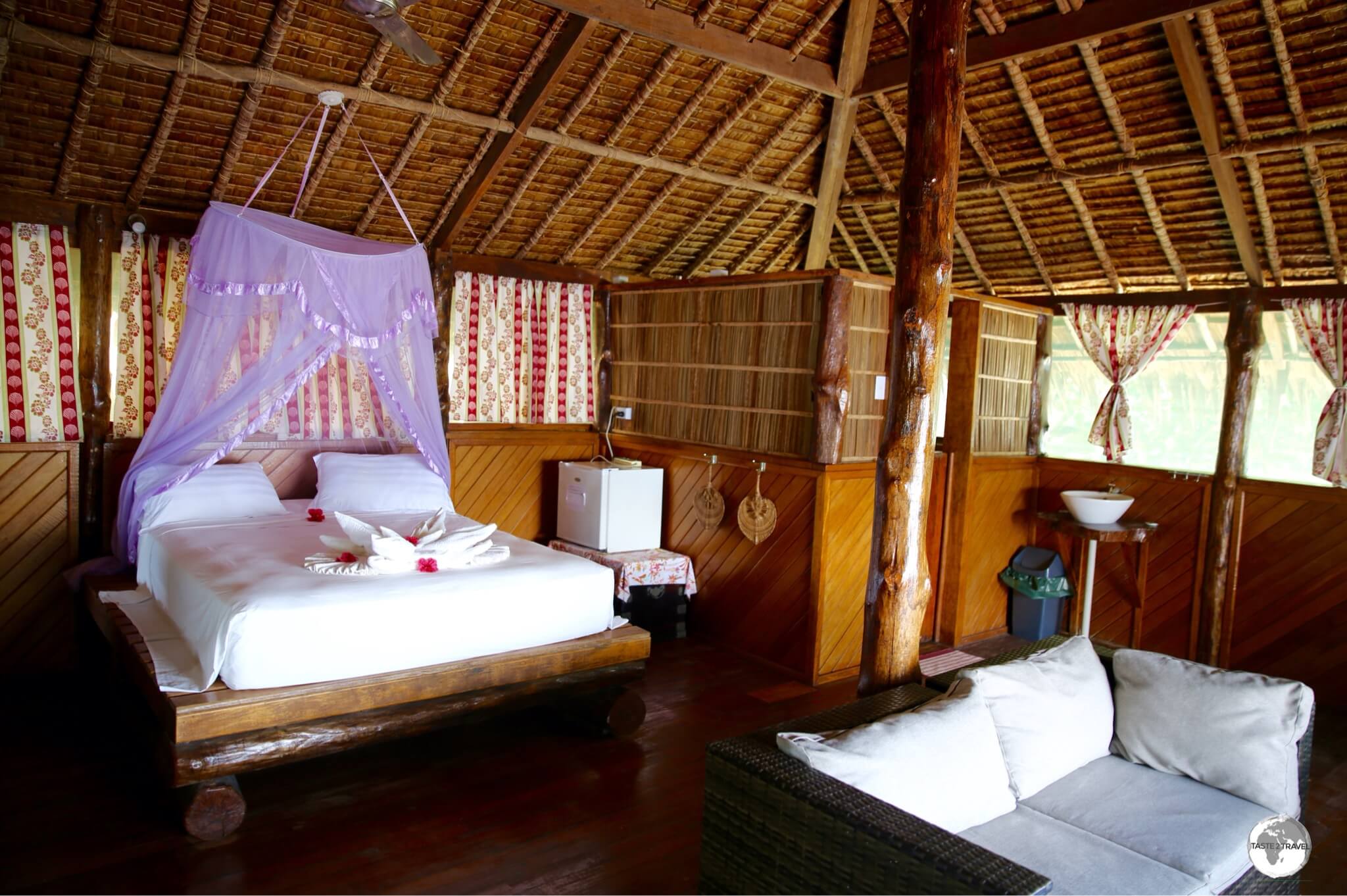 All bungalows at Fatboys Resort face the spectacular reef.