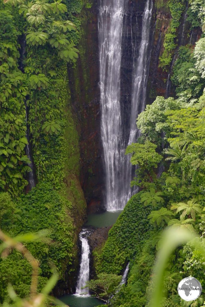 Located on the Cross Island road, the incredible Papapapaitai falls plunge 100 metres into a lush ravine.