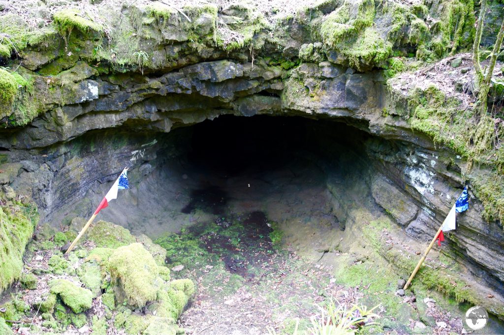 The entrance to the much larger, A'opo Lava Tube.