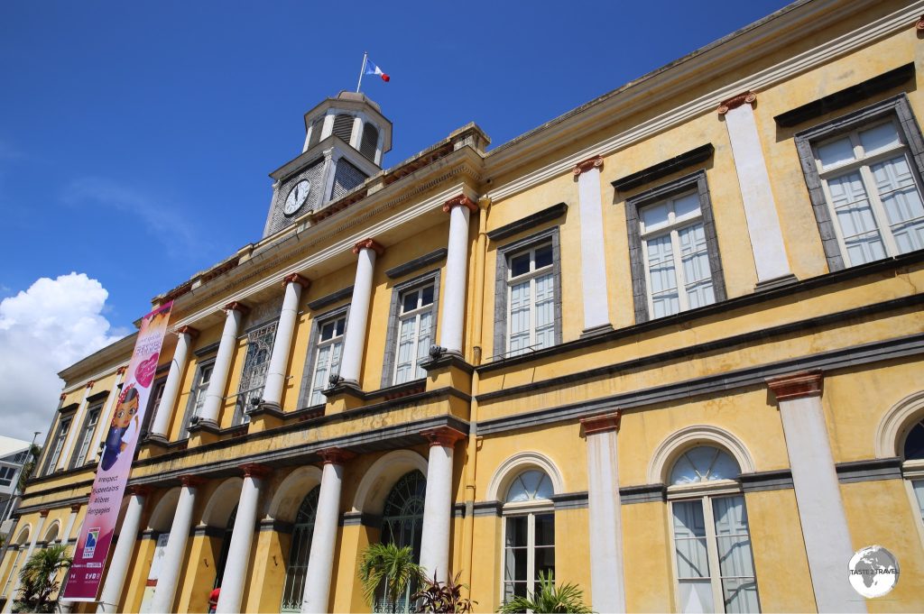 The striking Hôtel de Ville in St. Denis.