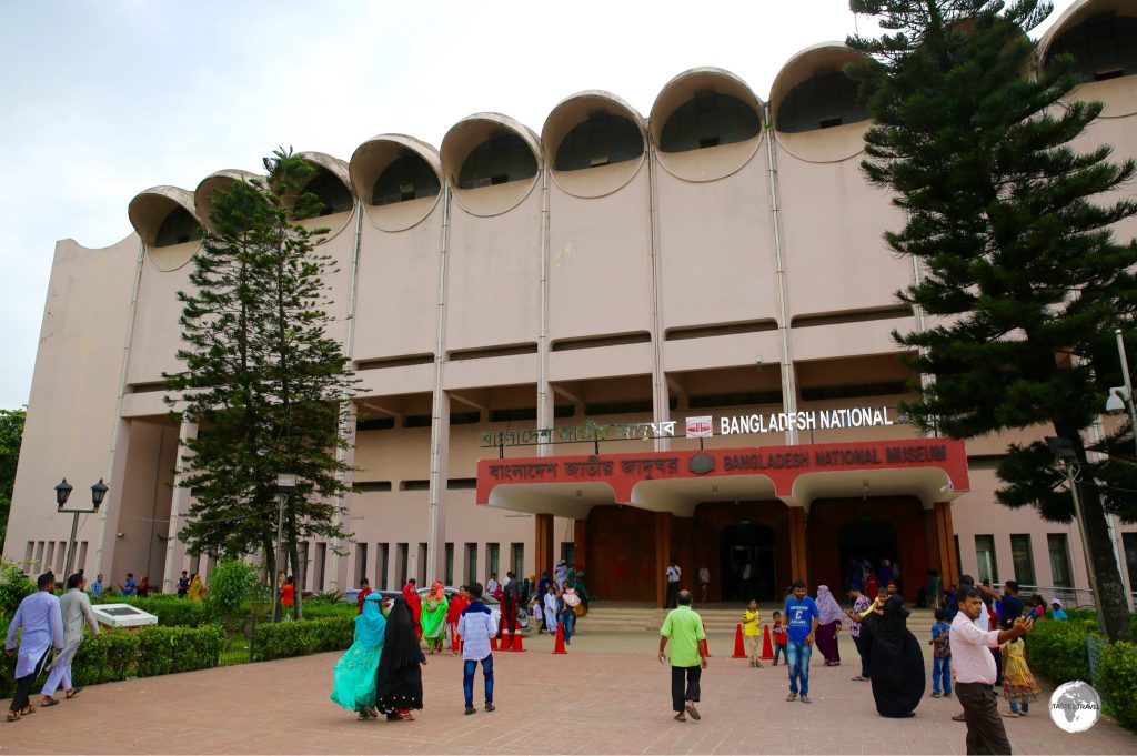 Constructed in 1982, the comprehensive Bangladesh National Museum was designed by Syed Mainul Hossain, a famous Bangladeshi engineer and architect.