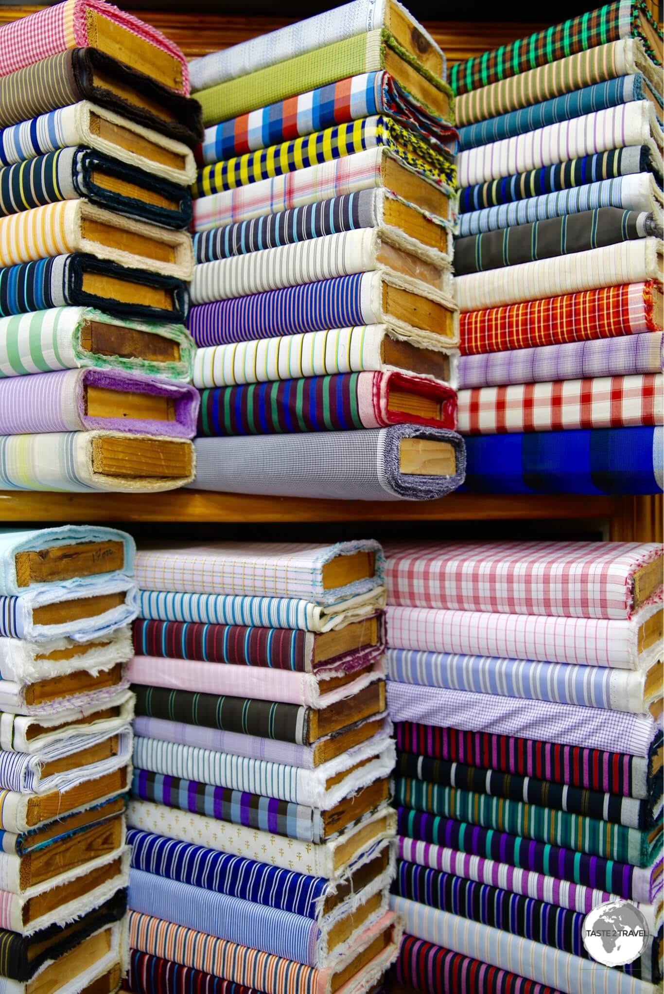 New Market is home to numerous tailor shops and Sari boutiques.