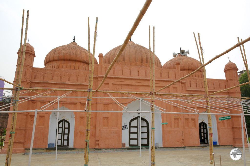 The three-domed Quilla Mosque is part of the Lalbagh fort complex.