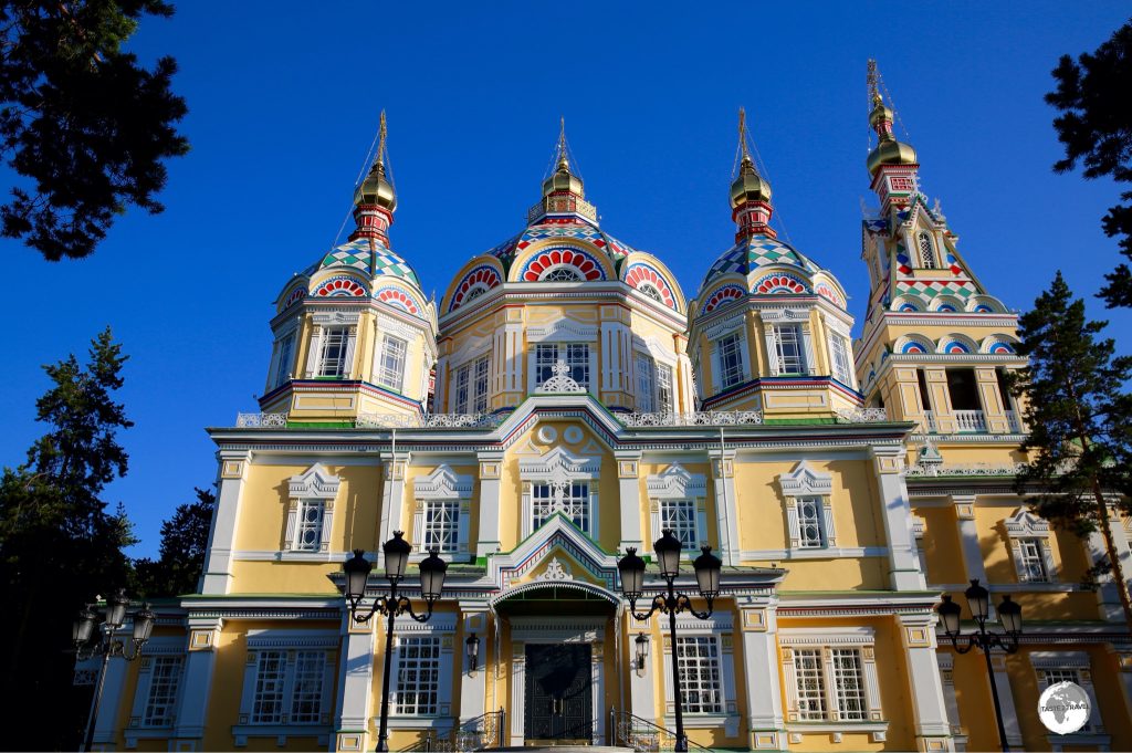 The five-domed, three-aisled Ascension Cathedral is one of the largest wooden buildings in the world.