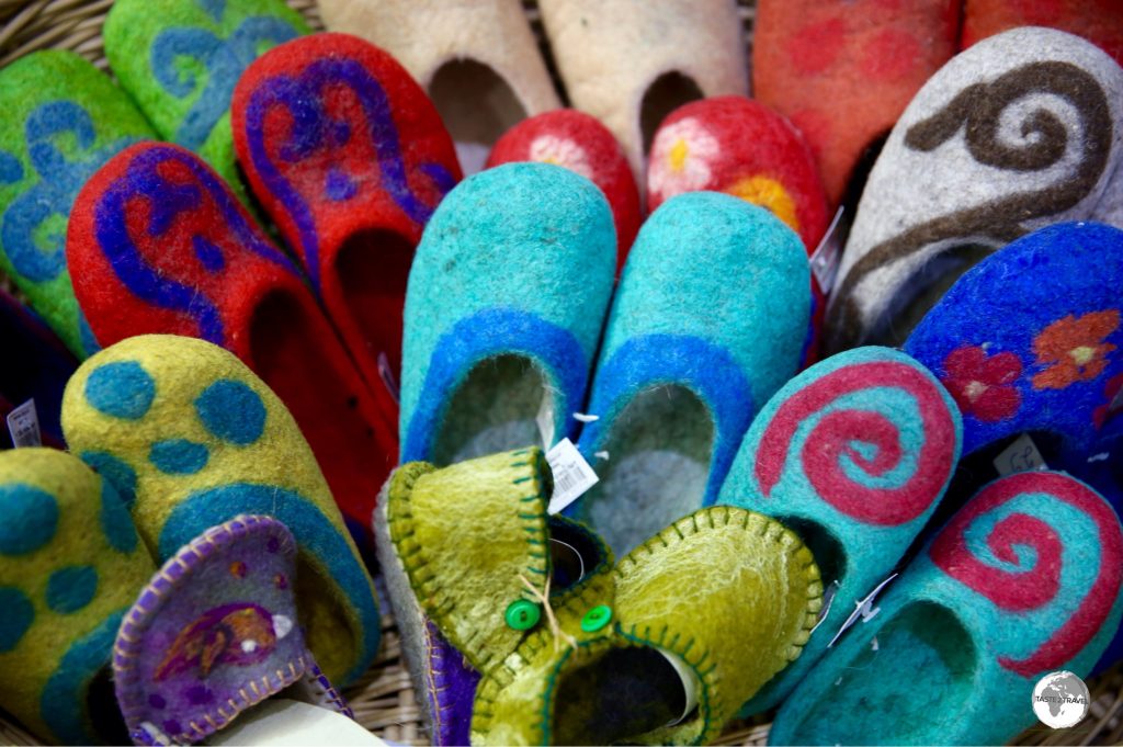 Felting is an integral part of Kyrgyz nomadic culture. The colourful slippers from the Saima are an ideal (and practical) souvenir.