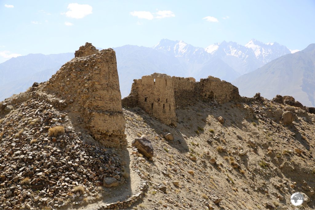 Yamchun Fort is built on a natural bluff which occupies a commanding position, high above the Wahkan valley.
