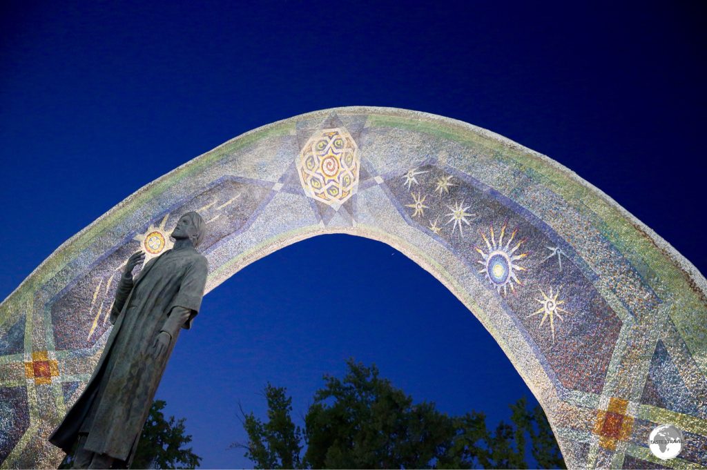 Located in Rudaki park, a statue of Rudaki stands in front of a beautiful mosaic archway which features astronomical bodies.