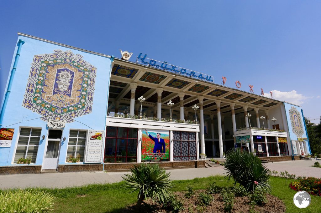 The Rohat tea-house on Rudaki avenue is said to be the largest tea-house in the world.