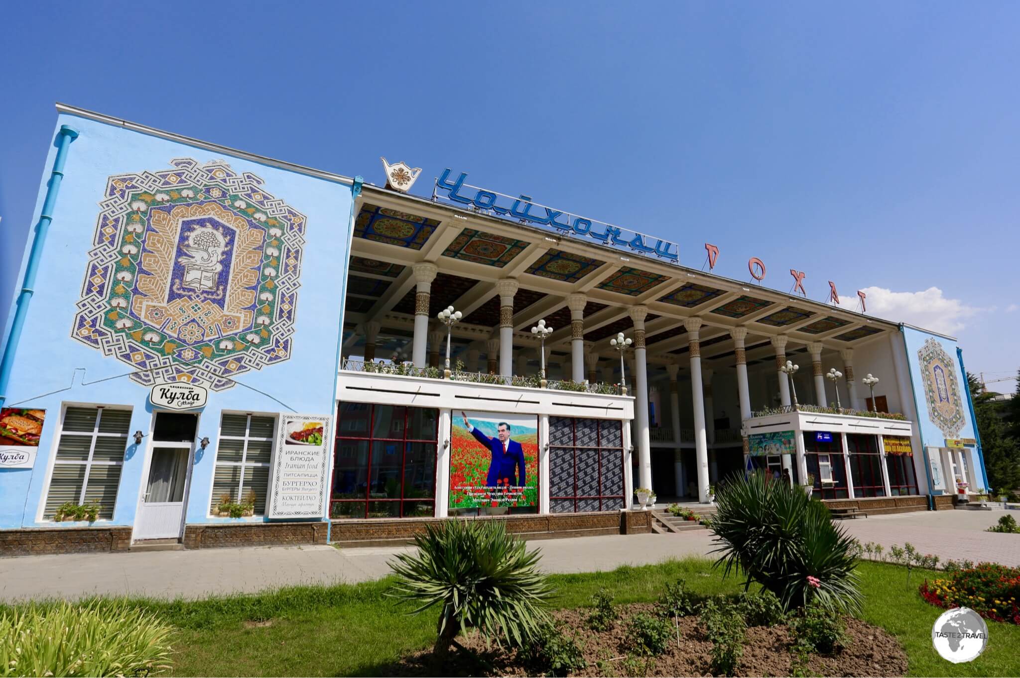 The Rohat tea-house on Rudaki avenue is said to be the largest tea-house in the world.