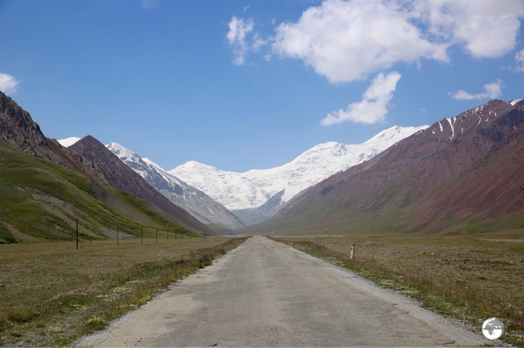 Approaching the Tajikistan border south of Sary Tash in Krygyzstan.