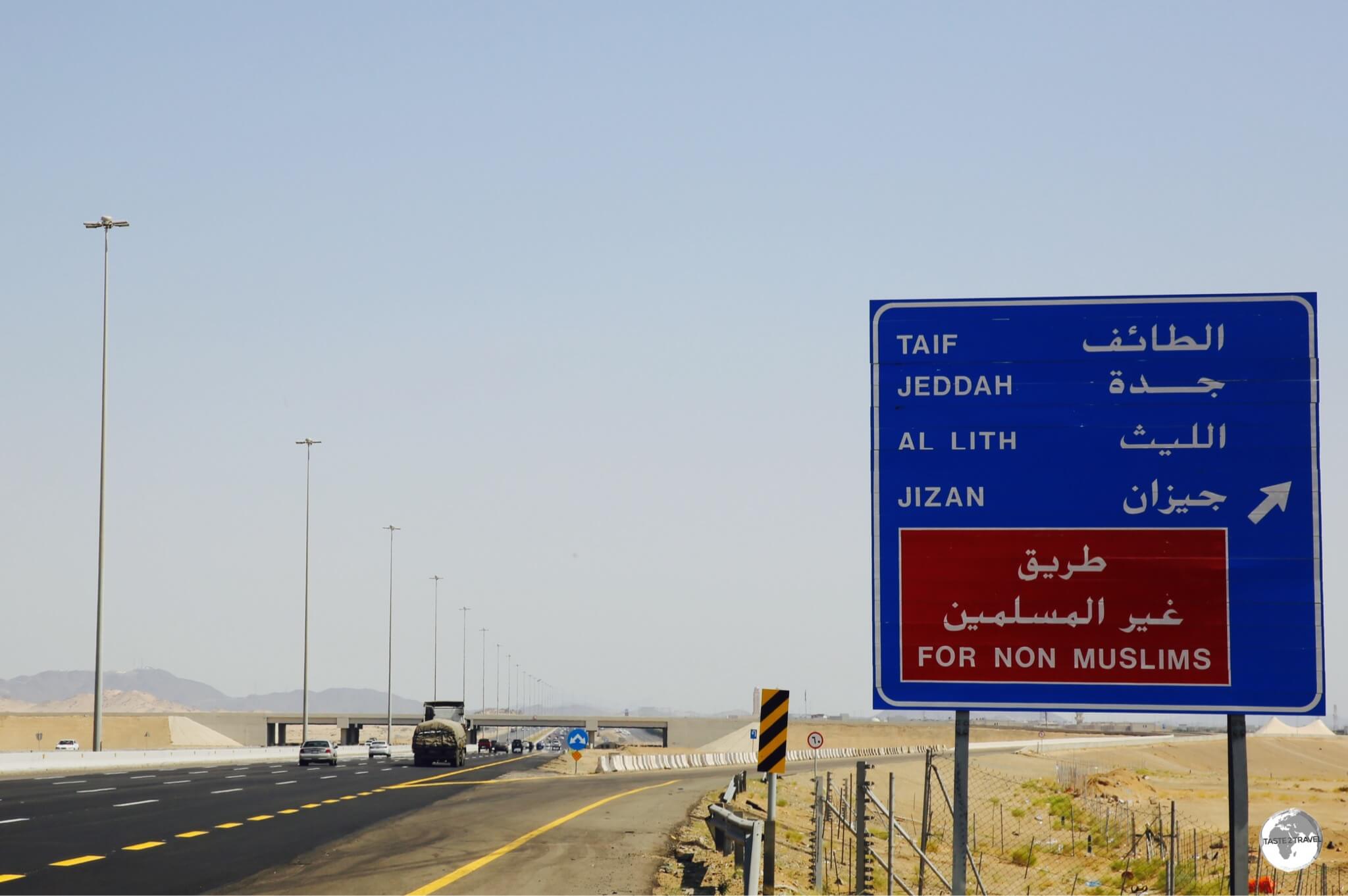 The turn-off for Non-Muslims which leads to the Mecca bypass road (route 298).