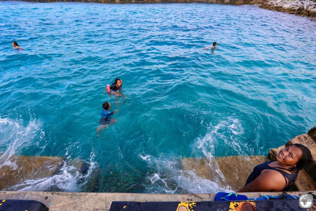Although quite deep, the enclosed Anibare harbour provides the only safe swimming place on the east coast and is very popular with local kids.