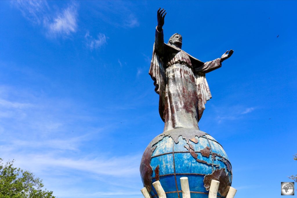 The iconic statue of Cristo Rei, which is located on the summit of Cap Fatucama.