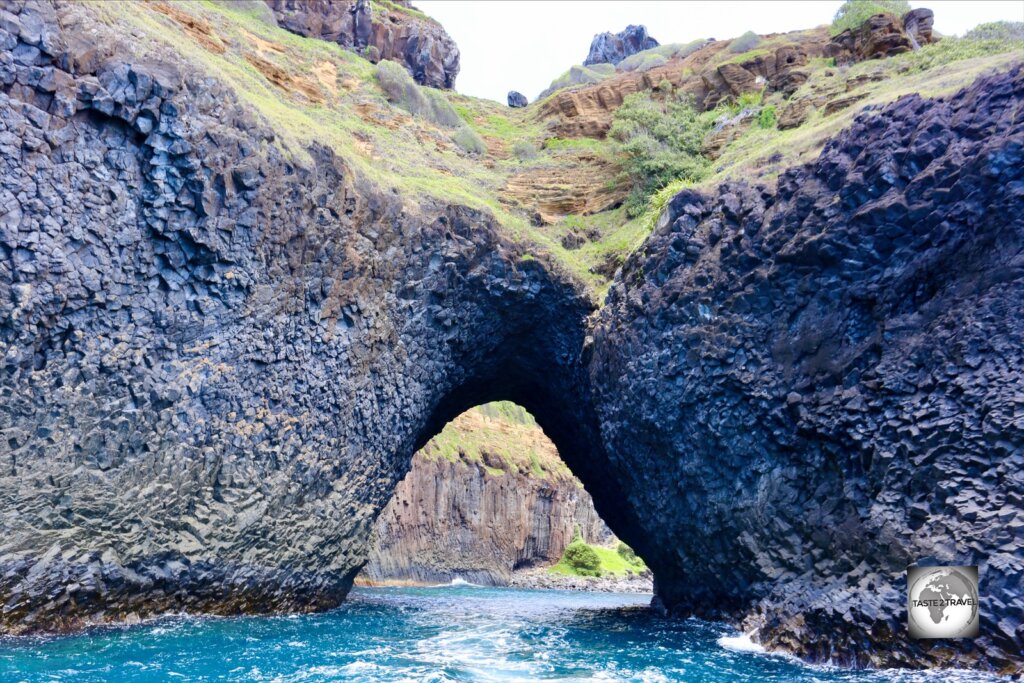 We passed through this spectacular archway on our way to our first dive site.