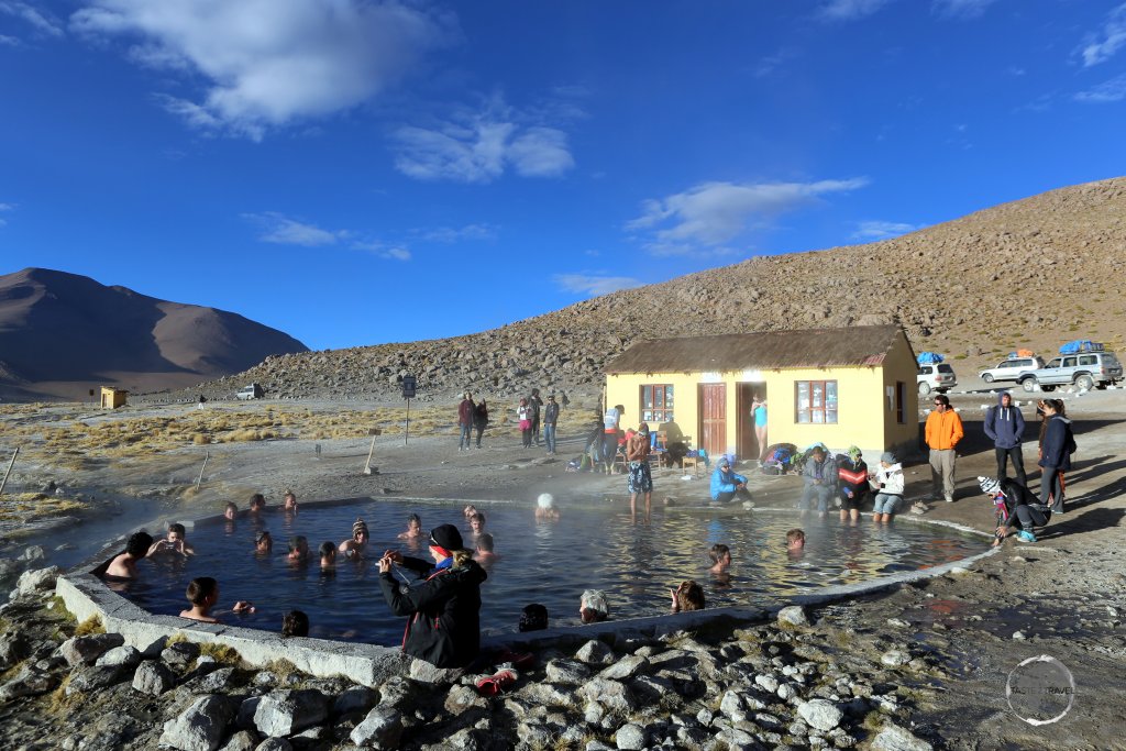 Located on the edge of the Salar de Chalviri, at a chilly 4,400 metres (14,500 ft), the Aguas Termales de Polques offers thermal spring water at a balmy 30 degrees.