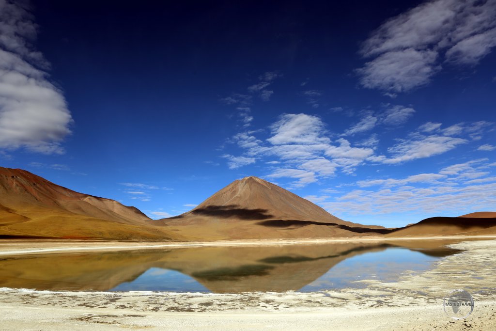 Situated at 4,300 metres (14,100 ft), and near to the Chilean border, Laguna Verde is a high-altitude salt lake, which is known for its green-coloured water.