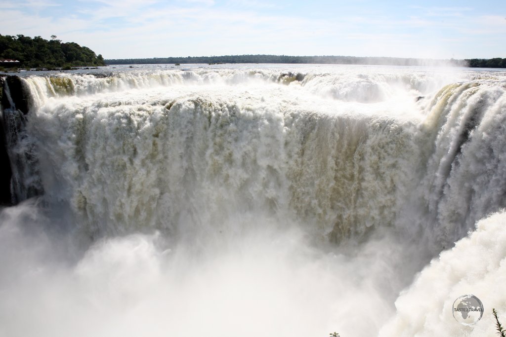 A mighty force of nature, Iguazú falls is the largest waterfall in the world, which forms a dramatic border between Argentina and Brazil.