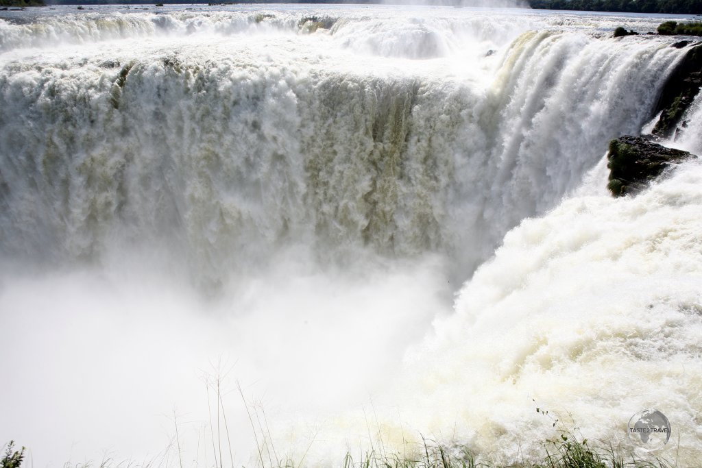 The main attraction of the falls, the Devil's Throat canyon is 80–90 metres (260–300 ft) wide and 70–80 metres (230–260 ft) deep.