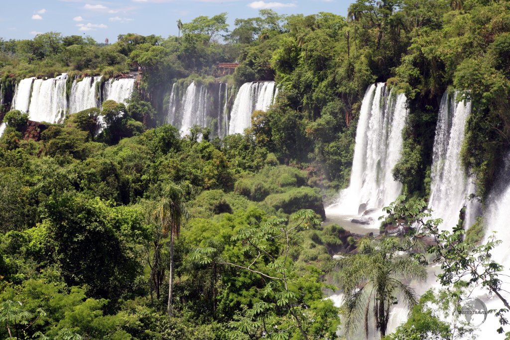 About 900 m (2,950 ft) of the 2.7 km (1.7 mi) length of Iguazú Falls does not have water flowing over it.
