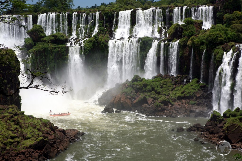 Numerous islands along the 2.7 km (1.7 mi) edge of Iguazú Falls divide the falls into many separate waterfalls and cataracts.