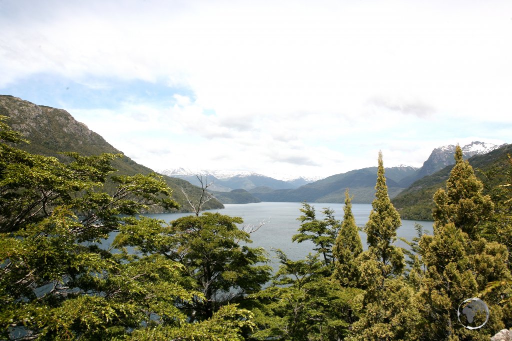Located in the north of Argentine Patagonia, the famous 'Ruta de los Siete Lagos' – or Route of the Seven Lakes – traces a winding path through forests and around seven lakes.