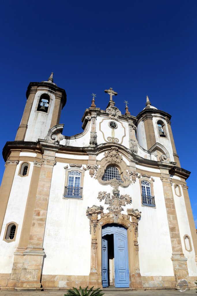 Built in 1766, the Nossa Senhora do Carmo was the first church to bring the Rococo style to the state of Minas Gerais.