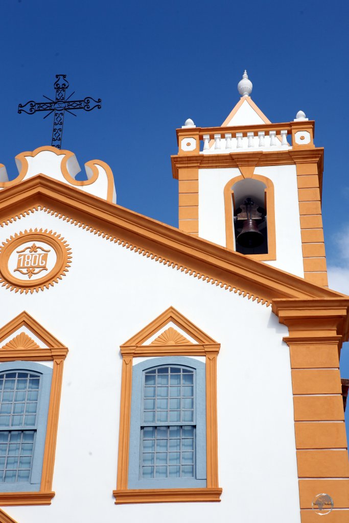 Located in Florianópolis, the Church of Our Lady of Lapa, which was built from stone, lime and whale oil, was built by slaves for slaves.