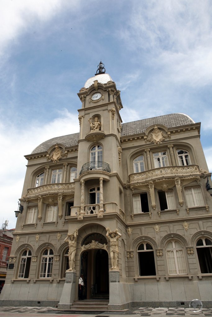 Located on the main square, the Palace of Liberty once served as Curitiba City Hall, but today serves as a cultural centre. It is also home to an excellent cafe - Café do Paço.