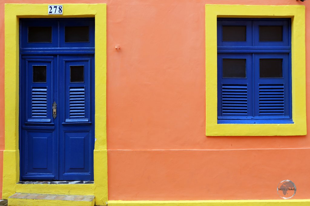 Olinda is located on the coast of the state of Pernambuco, six kilometres north of the centre of Recife.