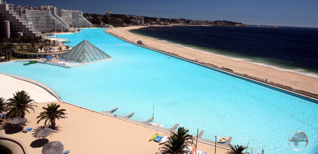 Located in the coastal town of Algarrobo, 100 km west of Santiago, the San Alfonso del Mar resort is home to the world's largest swimming pool which is more than 1 km in length.
