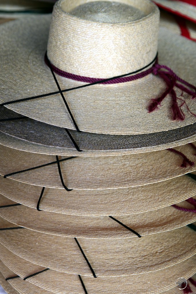 Handmade straw hats for sale at Chillán market.