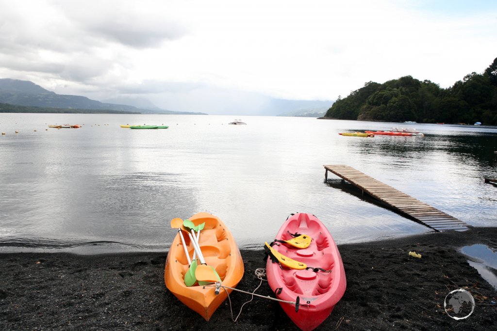Located on Lake Villarrica, the town of Pucon is a centre for outdoor activities such as kayaking and hiking in the nearby Villarrica National Park.