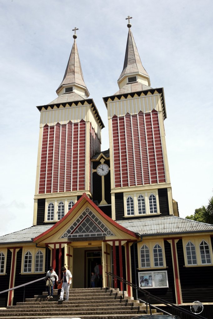 A highlight of the lakeside town of Panguipulli, the Swiss-style, Church of Panguipulli, was constructed in 1947.