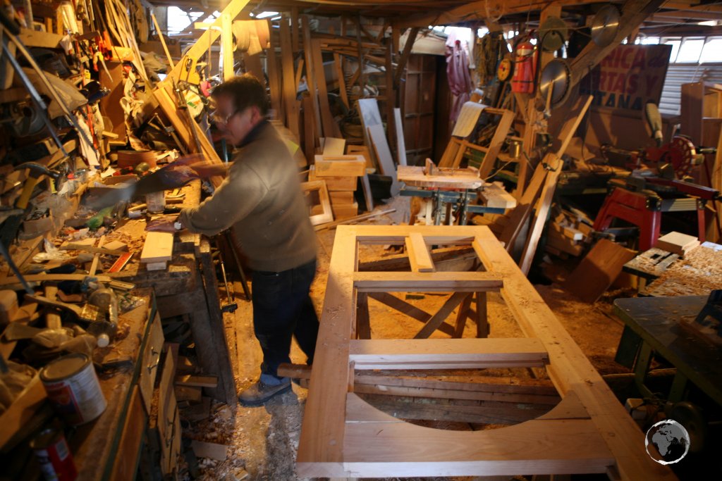 The main material employed in Chilotan architecture, an architectural style unique to Chiloé Island, is wood, which ensures local woodworkers are kept very busy.