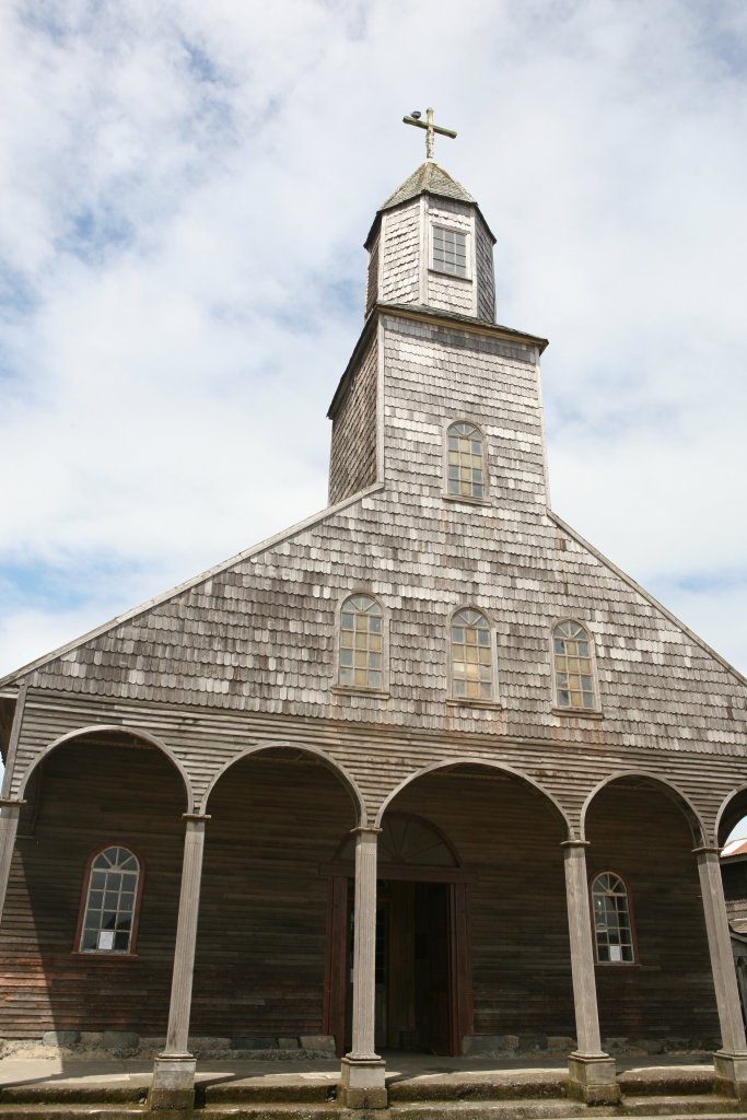 Located in the town of Achao, on Quinchao Island, the wooden 'Church of Santa María de Loreto de Achao', or more simply 'Iglesia de Achao' was built in 1740 by the Jesuits.