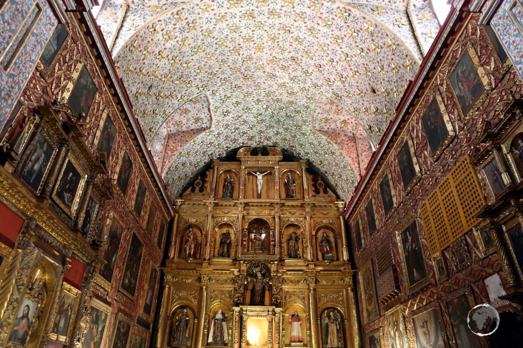 The former church (constructed between 1629 and 1674) and now museum of Santa Clara features a barrel vault coated in golden floral motifs that looks down over walls entirely covered by 148 paintings.