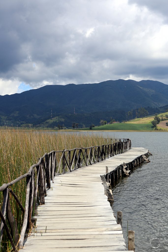 Located in the middle of Laguna de la Cocha, the 12-hectare 'Isla de La Corota', which is surrounded by totora (reed), is home to a small fauna and flora sanctuary.