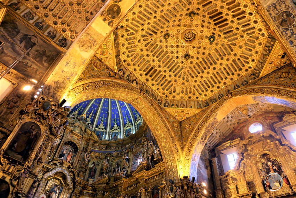 Approximately seven tons of gold are plastered all over the ceilings and the walls of 'La Iglesia de la Compañía de Jesús' in Quito.