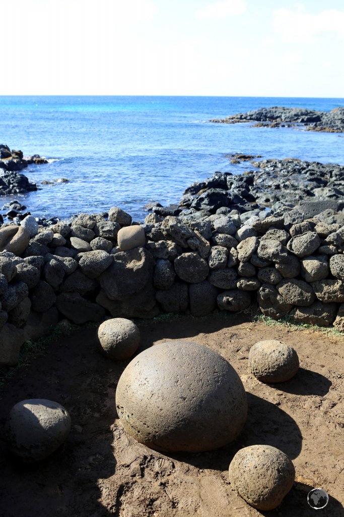 The magnetic stone of Te Pito Kura was supposedly bought to the island by the founding king of the Rapa Nui people. It is said that this rock, almost spherical and smooth, concentrates a magnetic and supernatural energy called 'mana'.