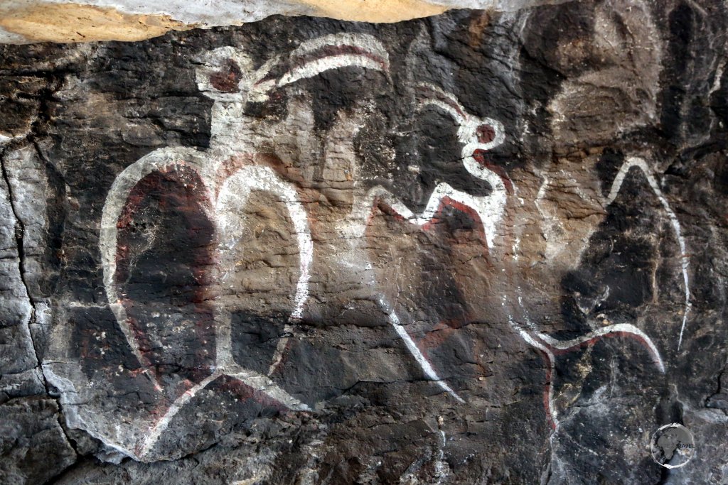 Ancient cave paintings at Ana Kai Tangata are in red, white, and black and mostly represent the sooty tern, which was considered sacred by the followers of the cult of Tangata manu.