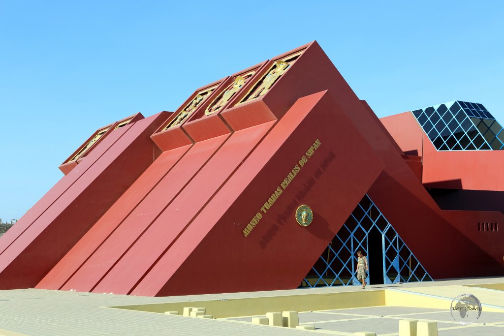 Located near Chiclayo, the 'Museo Tumbas Reales de Sipán' (Museum of the Royal Tombs of Sipán) exhibits priceless artefacts from the Moche culture.